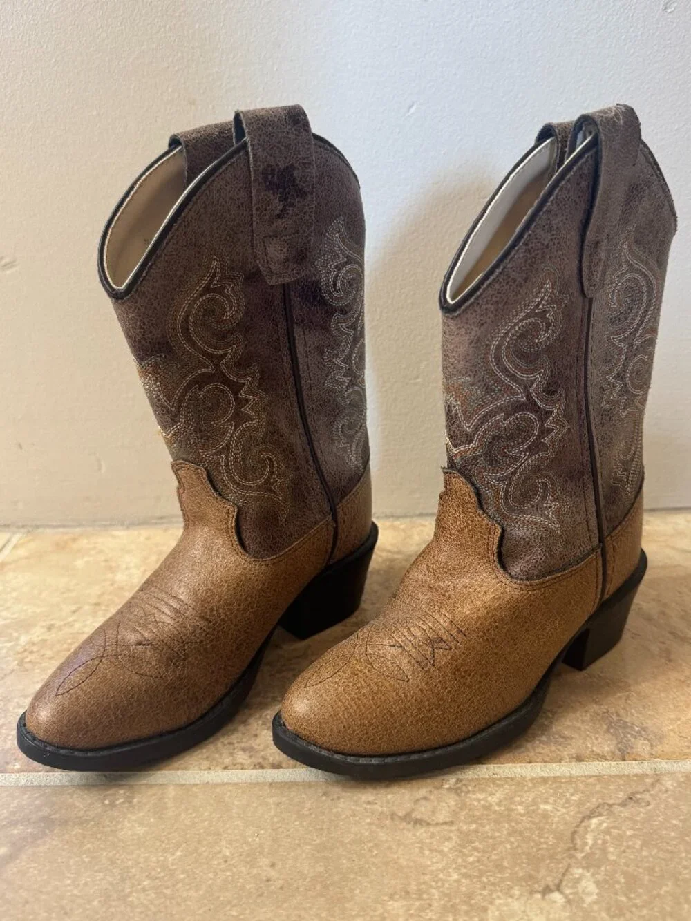 Kids size 8 Cowboy boots